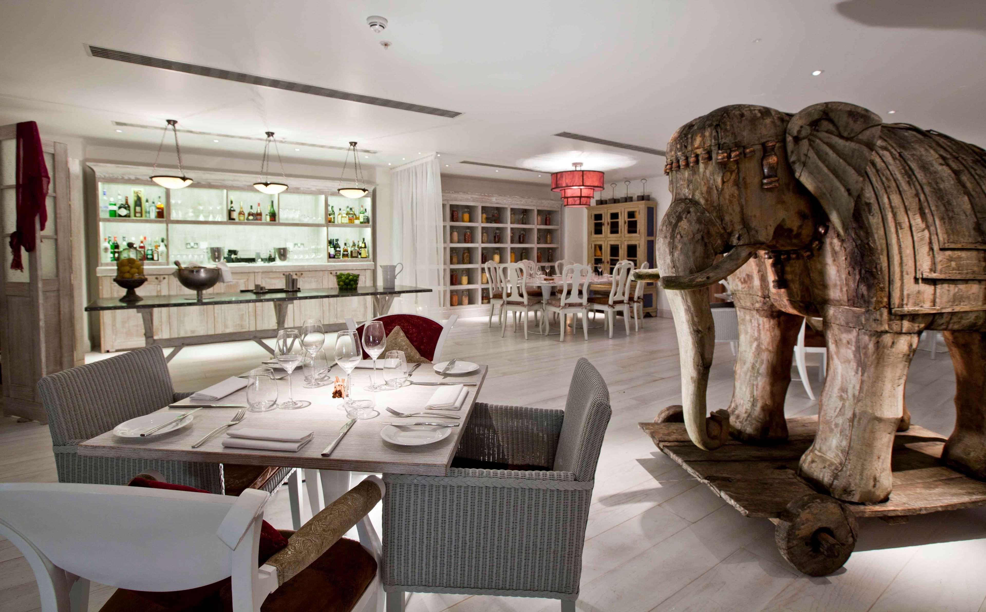 Hilton London Heathrow Airport Terminal 5 Hotell Hillingdon Restaurant bilde