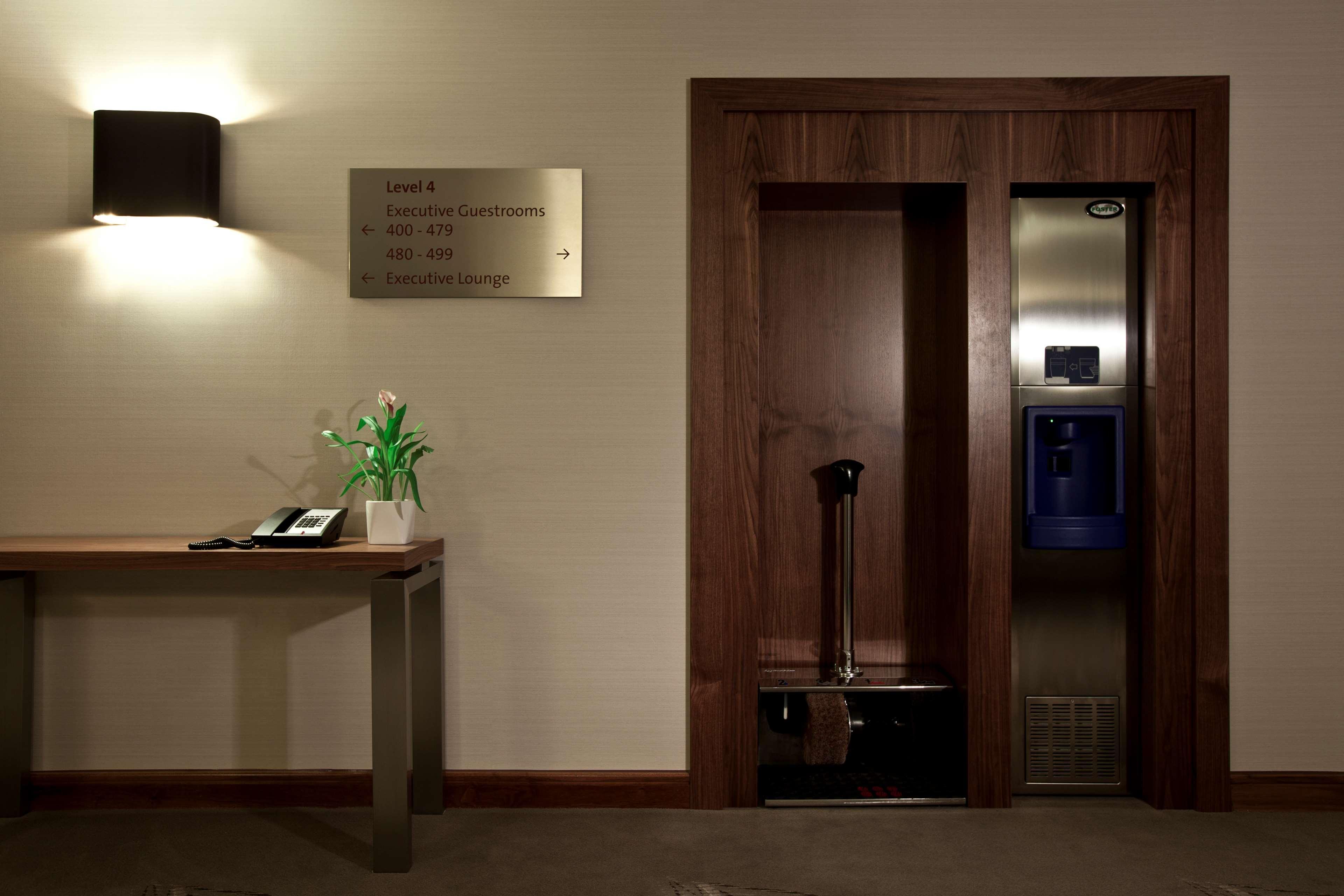 Hilton London Heathrow Airport Terminal 5 Hotell Hillingdon Eksteriør bilde