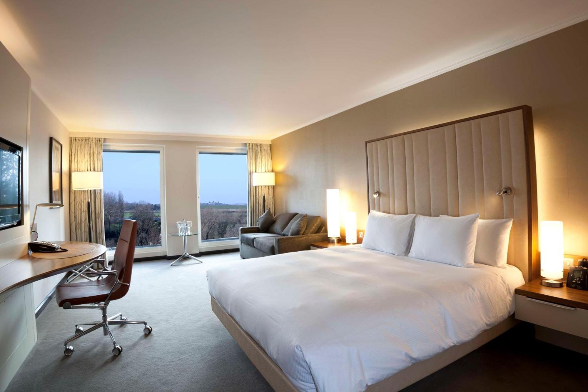 Hilton London Heathrow Airport Terminal 5 Hotell Hillingdon Eksteriør bilde