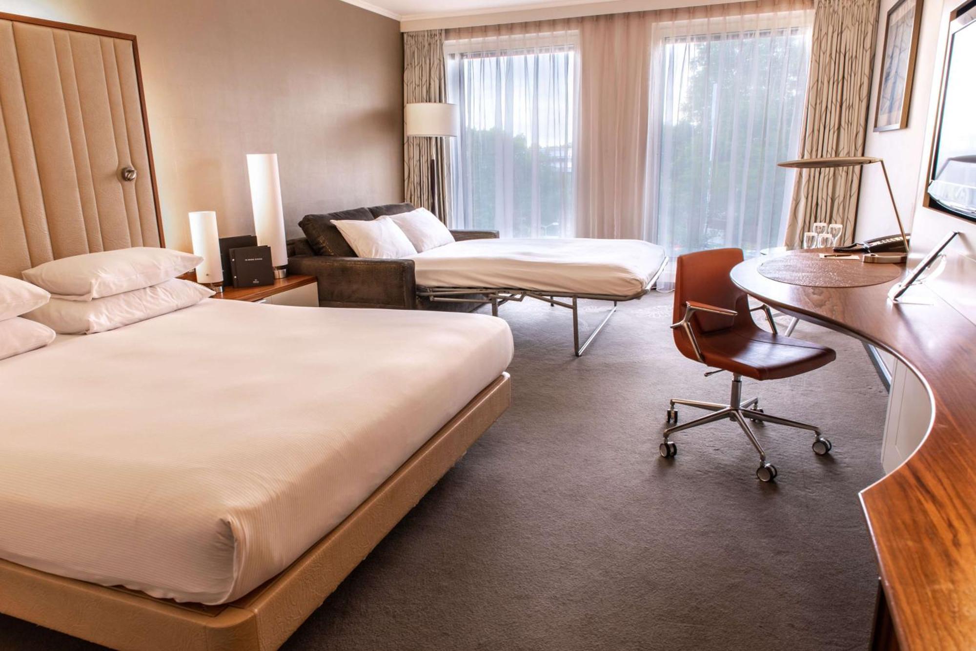 Hilton London Heathrow Airport Terminal 5 Hotell Hillingdon Eksteriør bilde