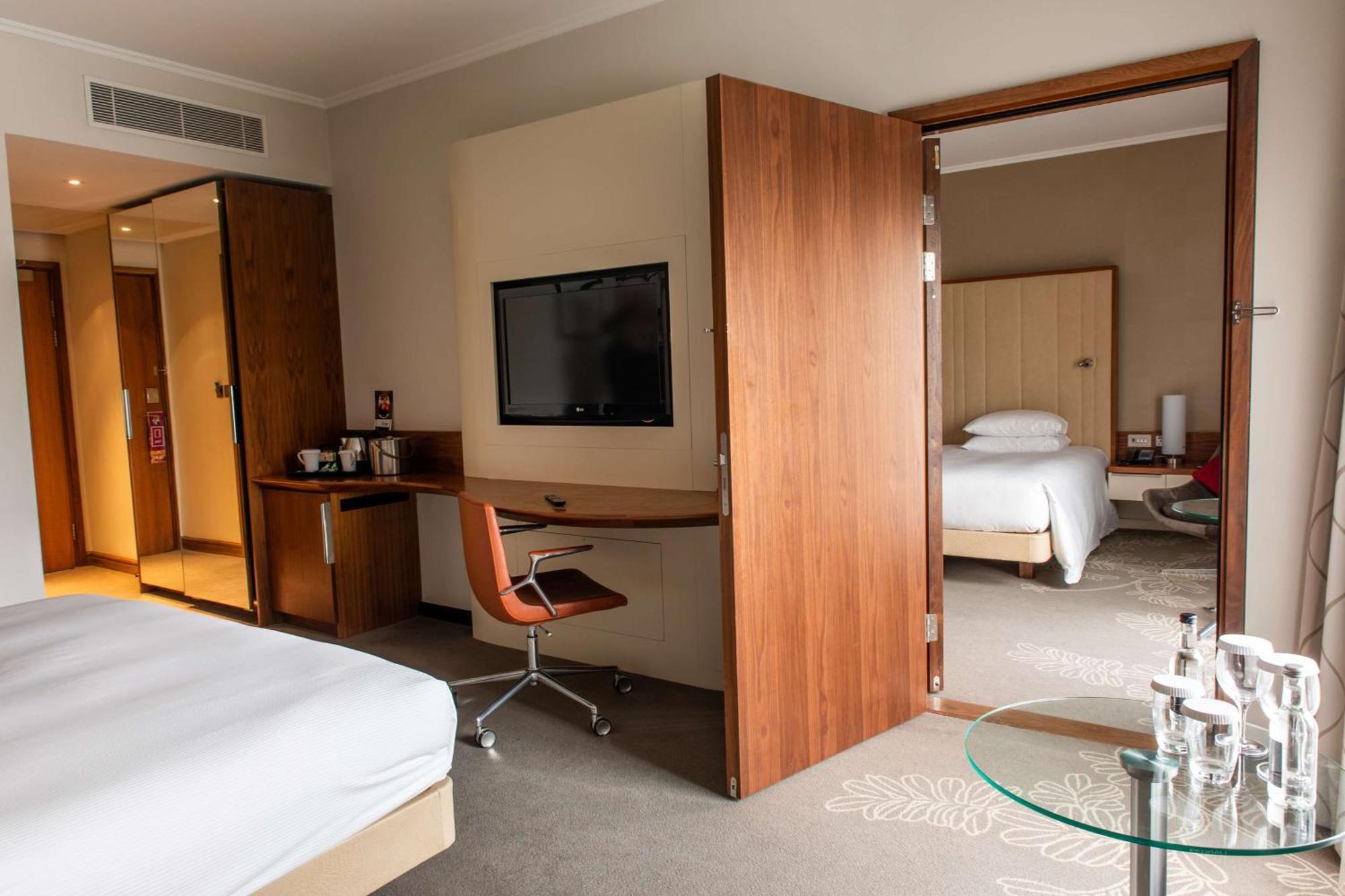 Hilton London Heathrow Airport Terminal 5 Hotell Hillingdon Eksteriør bilde