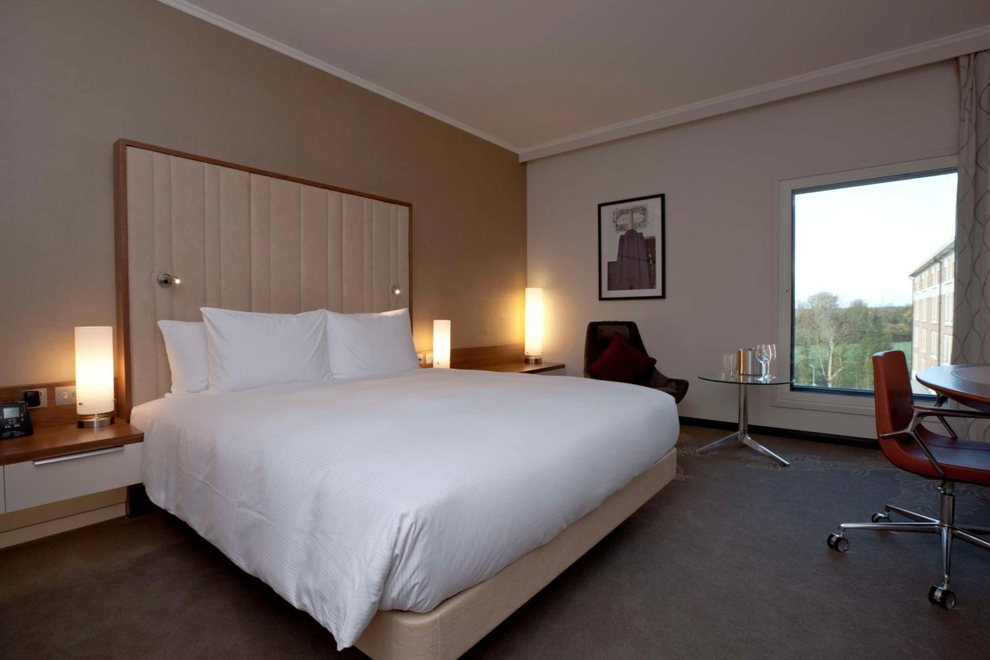 Hilton London Heathrow Airport Terminal 5 Hotell Hillingdon Eksteriør bilde